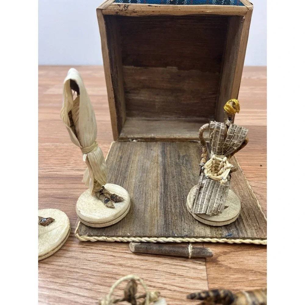 Vintage African Banana Fiber Nativity Set With Stable , 11 Piece Set